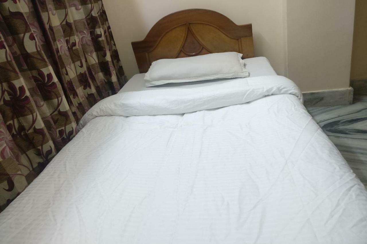 Spot On 37646 Hotel Centre Palace Silchar Exteriör bild